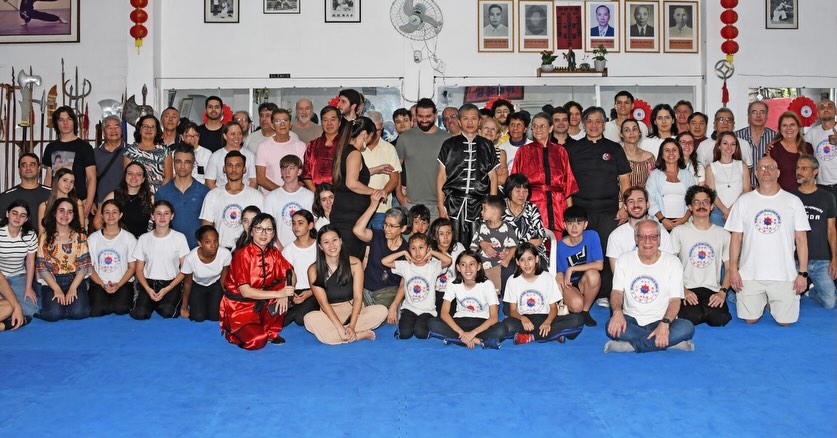 Pode ser uma imagem de artes marciais e texto