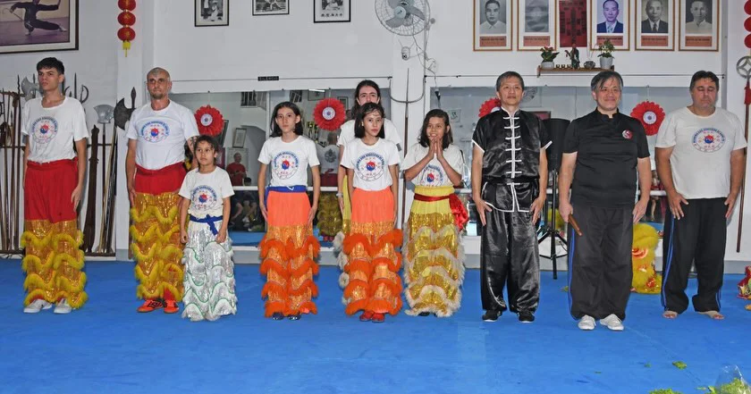 Pode ser uma imagem de artes marciais e texto
