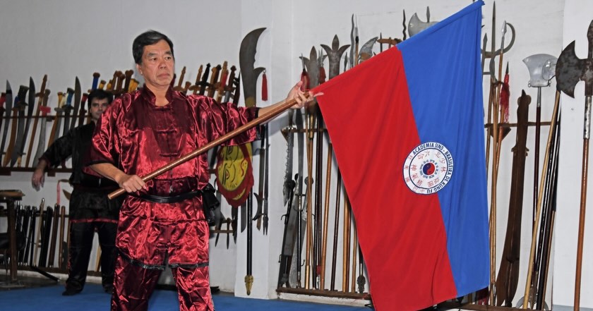 Pode ser uma imagem de artes marciais e texto